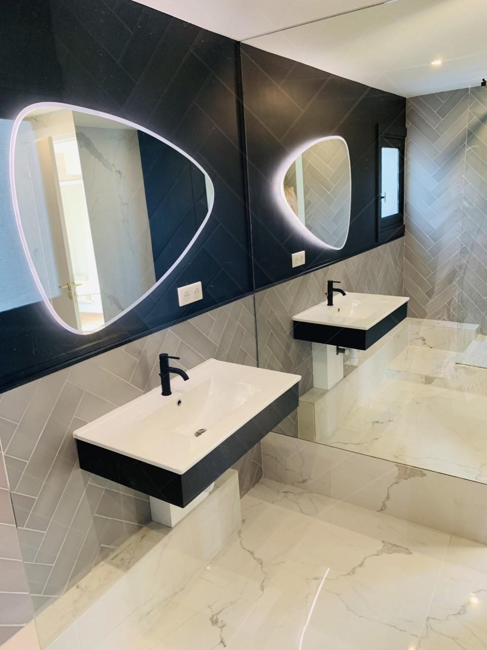 Salle de bains double — après